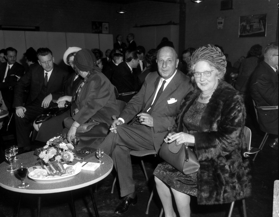 Koningin Juliana is één van de aanwezigen, Bestanddeelnr 919-7153