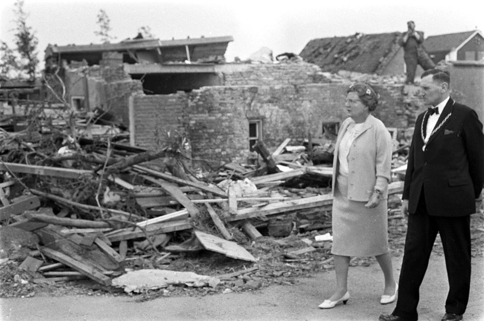 Koningin Juliana in het rampgebied, Bestanddeelnr 920-4369