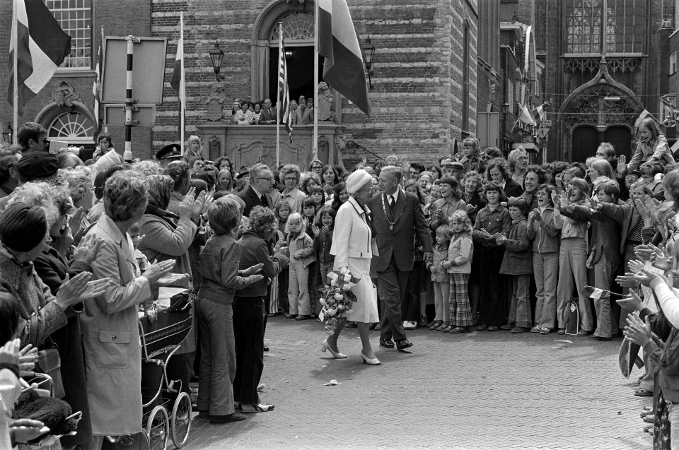 Koningin Juliana bezoekt Zeeland Grote Markt te Goes, Bestanddeelnr 927-2517
