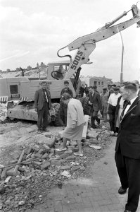 Koningin Juliana in het rampgebied, Bestanddeelnr 920-4371