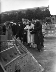 Koningin Juliana en prins Bernhard bezoeken Miniatuur Walcheren te Middelburg, Bestanddeelnr 906-5459