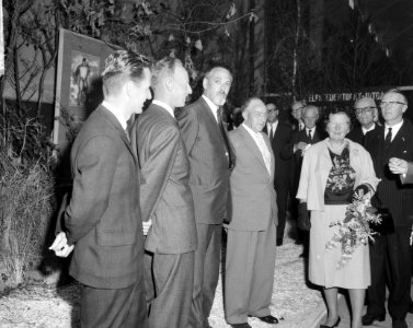 Koningin Juliana bracht bezoek aan Frisiana te Leeuwarden De koningin bracht be, Bestanddeelnr 915-5392