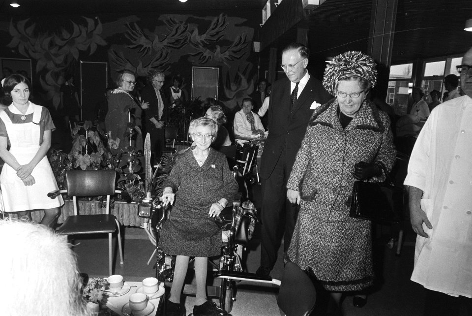 Koningin Juliana brengt werkbezoek aan Zuidelijk Westerkwartier in Groningen ko, Bestanddeelnr 924-0651