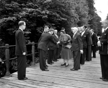 Koningin Juliana bezoekt Kasteel Nyenrode, Bestanddeelnr 907-7879