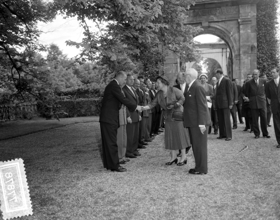 Koningin Juliana bezoekt Kasteel Nyenrode, Bestanddeelnr 907-7878