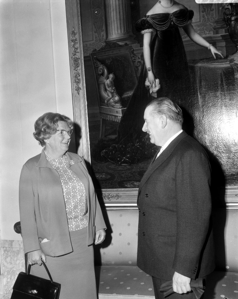 Koningin Juliana ontvangt op Paleis Soestdijk nieuwe voorzitter Eurpese Parlemen, Bestanddeelnr 919-1937