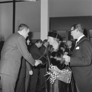 Koningin Juliana bezoekt het revalidatiecentrum Charlotte-oord te Tilburg, Bestanddeelnr 914-5074