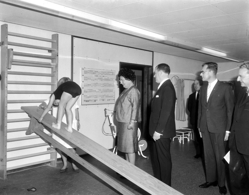 Koningin Juliana bezoekt het Revalidatiecentrum in Valkenburg, Bestanddeelnr 919-5614