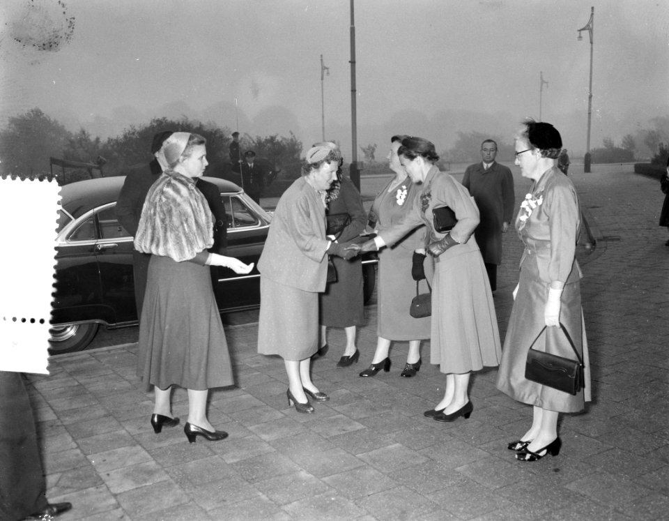 Koningin Juliana is aanwezig bij het 25-jarig jubileum van de Nederlandse Bond v, Bestanddeelnr 907-3835