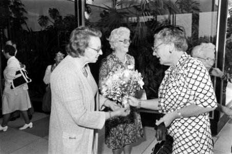 Koningin Juliana is aanwezig bij het 25e Wereldcongres 'Femmes chefs d'enterpri…, Bestanddeelnr 929-2285