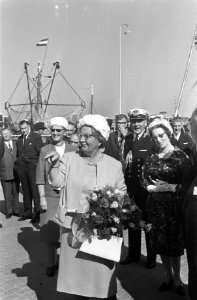 Koningin Juliana komt aan in Colijnsplaat, Bestanddeelnr 916-8402