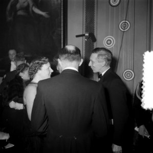 Koningin Juliana bezoekt het schrijversbal te Amsterdam, Bestanddeelnr 904-9793