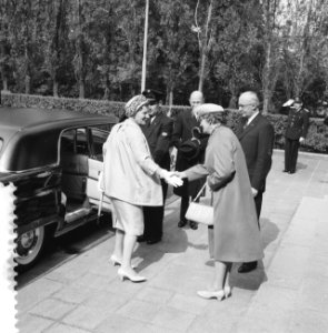 Koningin Juliana komt aan op de Floriade in Rotterdam, Bestanddeelnr 911-4395
