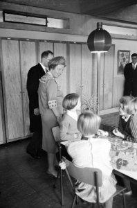 Koningin Juliana bezoekt het Burgerweeshuis, Bestanddeelnr 913-4830