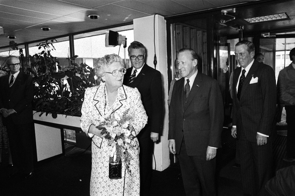 Koningin Juliana komt aan, Bestanddeelnr 930-2555