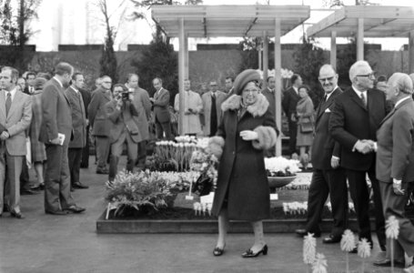 Koningin Juliana op de tentoonstelling, Bestanddeelnr 925-4918