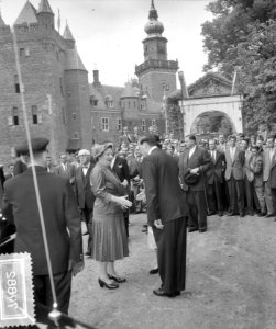 Koningin Juliana bezoekt Kasteel Nyenrode, Bestanddeelnr 907-7882