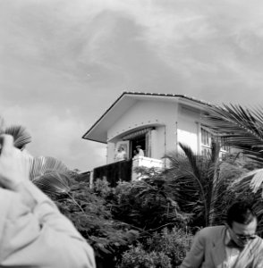 Koningin Juliana op een balkon op Aruba, Bestanddeelnr 252-3884