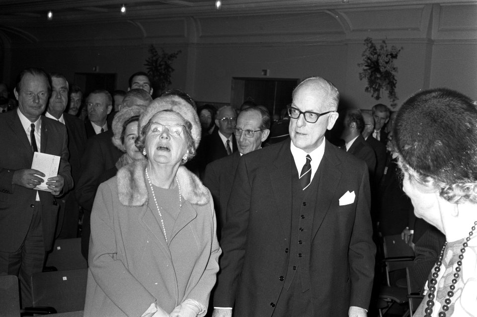 Koningin Juliana bezoekt Hoogheemraadschap van Rijnland, Bestanddeelnr 925-1564