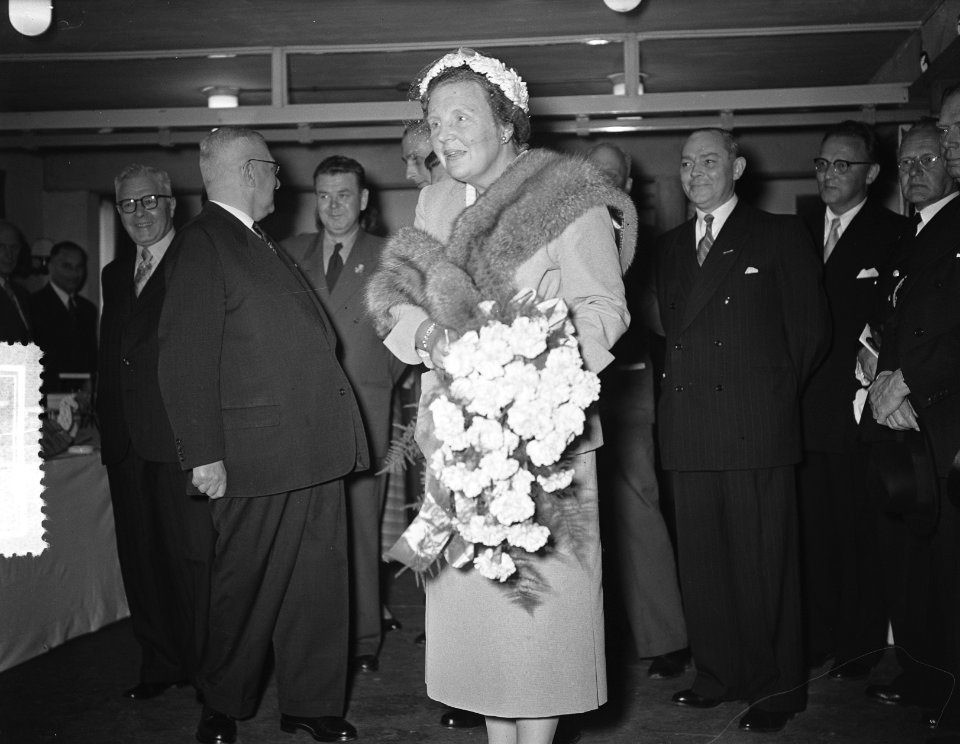 Koningin Juliana bezoekt het Ahoygebouw in Rotterdam, Bestanddeelnr 906-4978