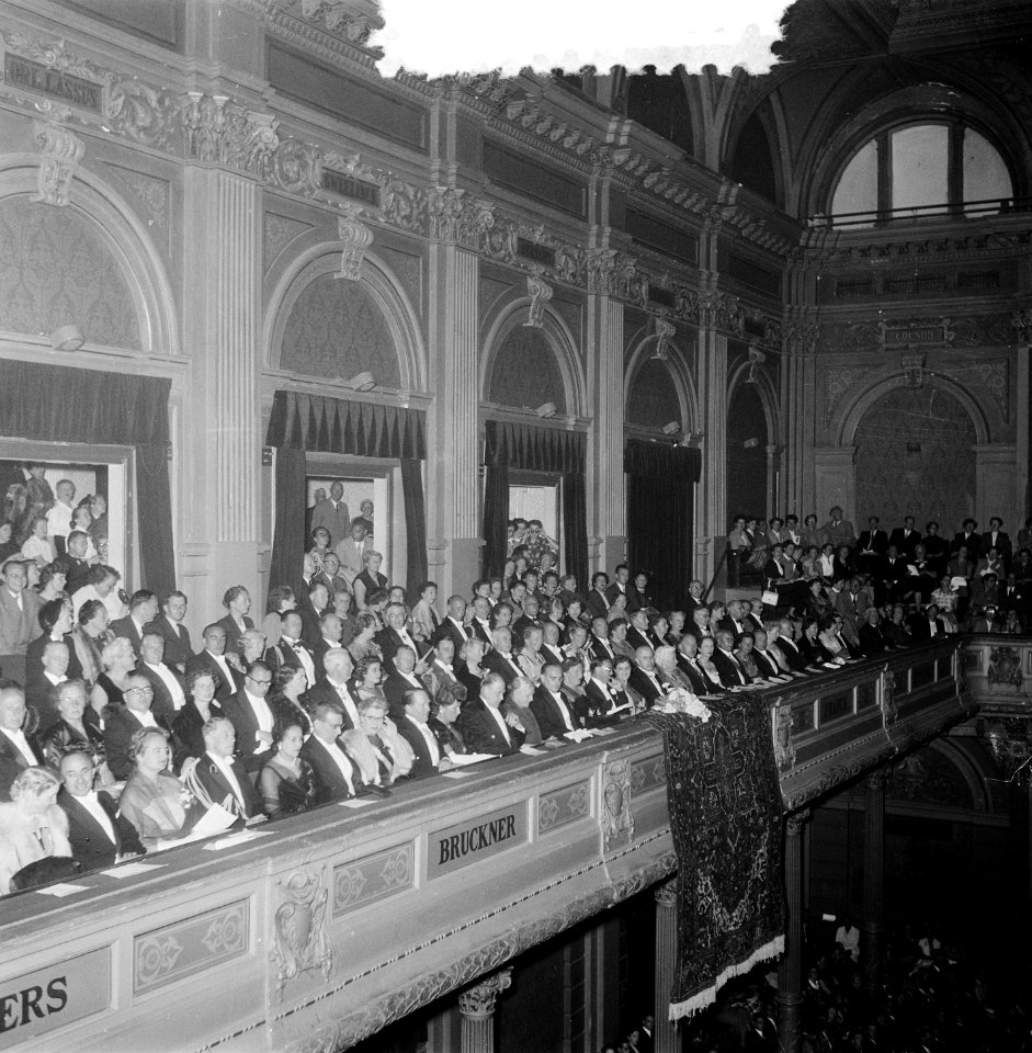 Koningin Juliana bezoekt het Concertgebouw, Bestanddeelnr 905-9438