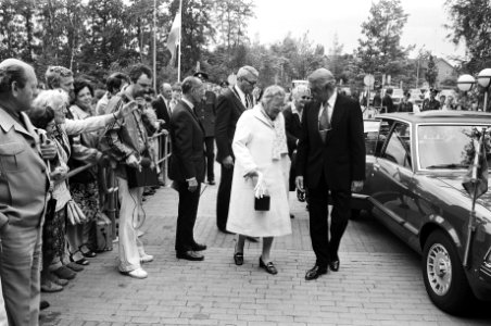 Koningin Juliana bij aankomst, Bestanddeelnr 930-2870