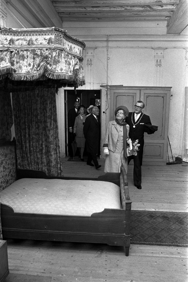 Koningin Juliana bezoekt gemeenten Rhoon, Poortugaal en Maassluis ( Zuid Holland, Bestanddeelnr 924-9707
