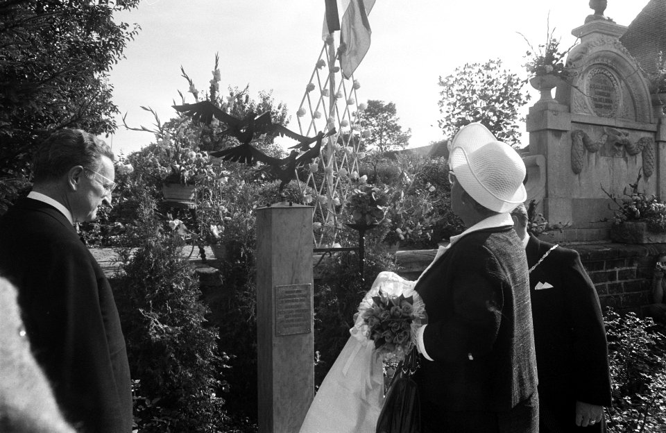 Koningin Juliana bezoekt Zuid Limburg ter gelegenheid van de 25-jarige herdenkin, Bestanddeelnr 922-7854