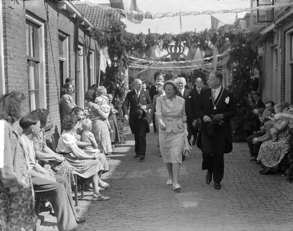 Koningin Juliana bezoekt Utrecht (door Wijk bij Duurstede, Bestanddeelnr 904-0082