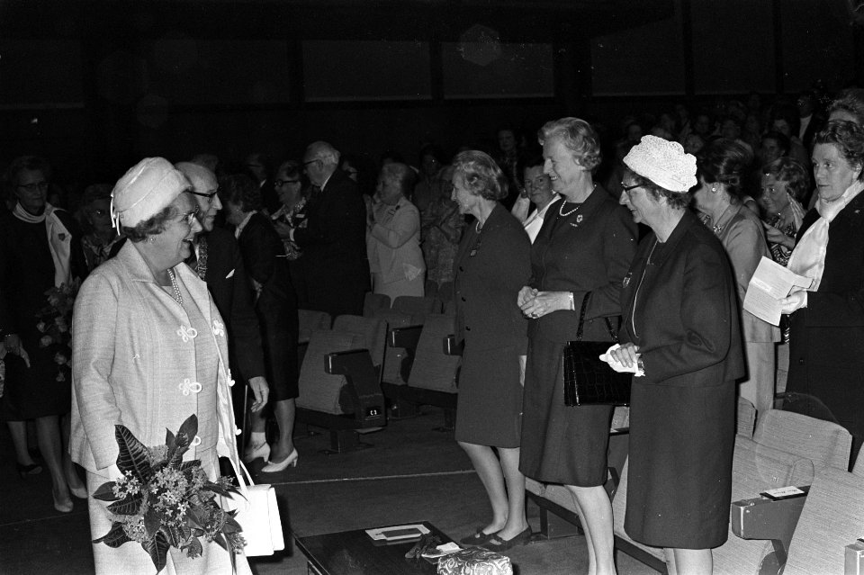 Koningin Juliana bij landdag UVV in RAI, Amsterdam t.g.v. 25 jaar UVV, Bestanddeelnr 923-5523