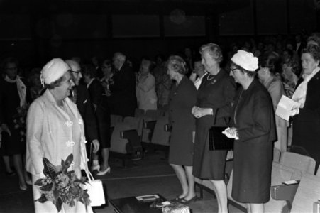 Koningin Juliana bij landdag UVV in RAI, Amsterdam t.g.v. 25 jaar UVV, Bestanddeelnr 923-5523