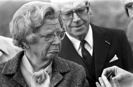 Koningin Juliana bezoekt wrak Romeins schip in Zwammerdam koningin Juliana, kop, Bestanddeelnr 927-0956