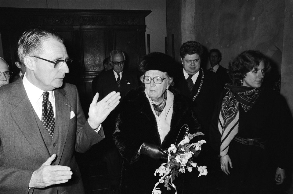 Koningin Juliana in Utrecht bij herdenking 75 jaar rechtspraak sociale verzekeri, Bestanddeelnr 930-0445