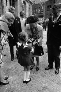 Koningin Juliana bij viering ontzet Alkmaar, historische optocht, koningin Julia, Bestanddeelnr 926-7366