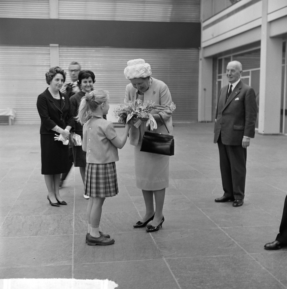 Koningin Juliana bij Nationale Woningraad te Amsterdam in RAI-gebouw ter gelegen, Bestanddeelnr 915-5755
