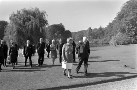 Koningin Juliana ontvangt op paleis Soestdijk het Hof van Justitie der Europese , Bestanddeelnr 923-8853