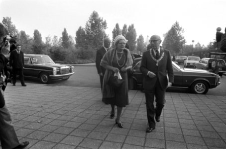 Koningin Juliana bij slotzitting congres Europees Monumentenjaar 1975 in RAI, Am, Bestanddeelnr 928-2246