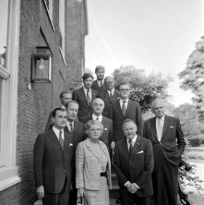 Koningin Juliana ontvangt het Presidium van het Europees Parlement, Juliana tuss, Bestanddeelnr 926-6796