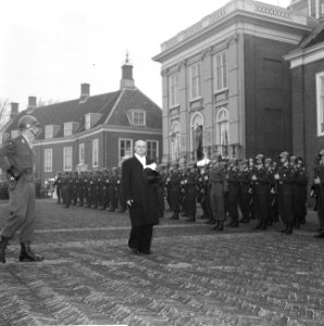 Koningin Juliana ontvangt op Paleis Huis ten Bosch de ambassadeur van Columbia, , Bestanddeelnr 915-7880