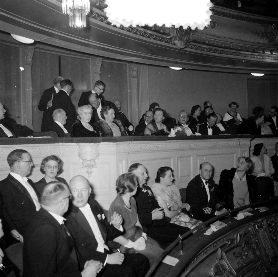 Koningin Juliana bezoekt het schrijversbal te Amsterdam, Bestanddeelnr 904-9789