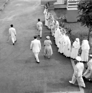 Koningin Juliana bezoekt het Stuyvestantcollege in Willemstad, Bestanddeelnr 252-3674
