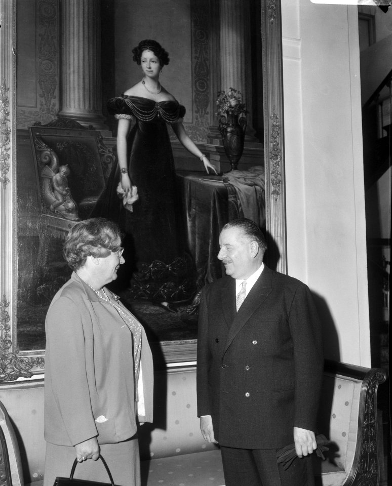 Koningin Juliana ontvangt op Paleis Soestdijk nieuwe voorzitter Eurpese Parlemen, Bestanddeelnr 919-1936