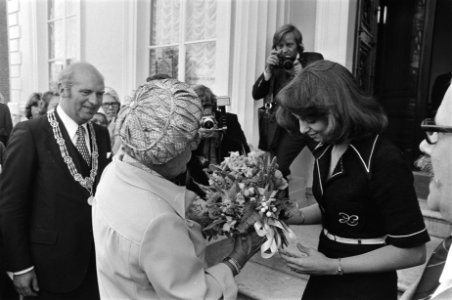 Koningin Juliana bij inwijding gerestaureerde synagoge van Liberaal Joodse Gemee, Bestanddeelnr 928-7638