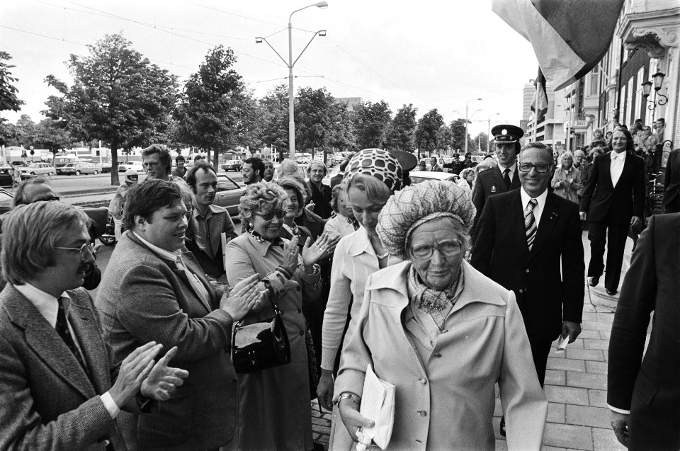 Koningin Juliana bij inwijding gerestaureerde synagoge van Liberaal Joodse Gemee, Bestanddeelnr 928-7635