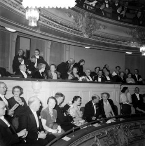 Koningin Juliana bezoekt het schrijversbal te Amsterdam, Bestanddeelnr 904-9787