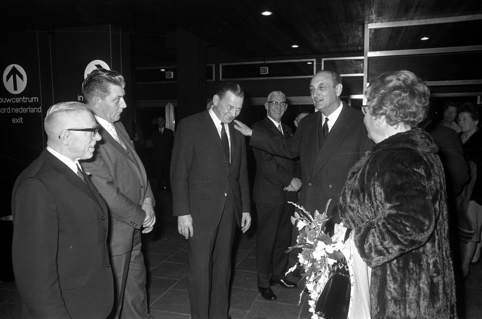 Koningin Juliana op de bijeenkomst ter gelegenheid van de 25ste herdenking van d, Bestanddeelnr 923-4480