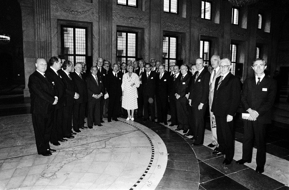 Koningin Juliana ontvangt leden van de Raad van Europa in het Paleis op de Dam i, Bestanddeelnr 929-7851