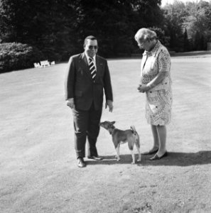 Koningin Juliana ontvangt de premier van de Nederlandse Antillen op paleis Soest, Bestanddeelnr 927-1982