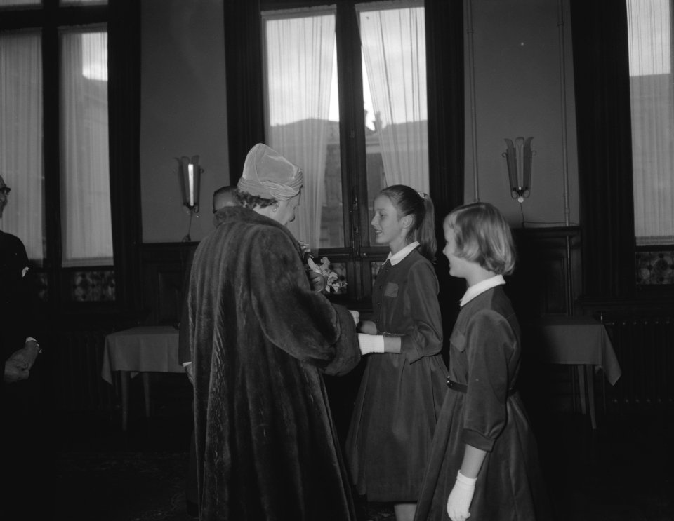 Koningin Juliana bezoekt het Ooglijdersgasthuis te Utrecht, Bestanddeelnr 909-9570