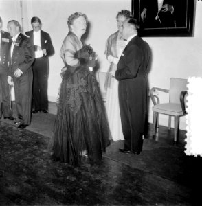 Koningin Juliana bezoekt het Concertgebouw, Bestanddeelnr 905-9441